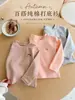 Nueva camiseta básica suave de algodón para niños de otoño e invierno, tops de color liso para niños, ropa de otoño para niñas, ropa para el hogar, cuello redondo, Clase A