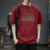 Camiseta de Verão Masculina com Gola Redonda e Manga Curta, Estilo Novo com Estampa de Letras, Solta e Versátil, Blusa Fina e Respirável de Manga Meia-Manga Atacado