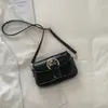 Bolso de mano elegante y minimalista para mujer para el verano de 2026, perfecto para ir al trabajo, uso casual y uso diario. Esta bolsa de hombro se puede llevar debajo del brazo o cruzada sobre el cuerpo.