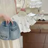 Camiseta de Verano para Niña Estilo Nuevo Estampado de Dibujos Animados Top con Adorno de Encaje de Manga Corta Shorts de Mezclilla Bordados de Gato Conjunto de Dos Piezas