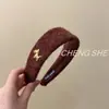 Diadema de Lana de Color Sólido Estilo Año Nuevo con Ala Ancha y Etiqueta Dorada Cabeza de Pony para Mujer, Sensación de Alta Gama, Diadema que No Aprieta, Accesorio para el Cabello