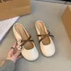 Mocasines planos de cuero suave con estampado floral para mujer, nuevo estilo primavera/verano 2026, adecuados para usar al aire libre, zapatos planos elegantes y versátiles
