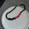 Collar único de cristal negro con letra de esmalte goteado único, cadena para clavícula de moda, diseño de moda de chica caliente europea y americana, collar caliente