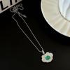 Novo estilo chinês Fivela Ruyi Superfície de ovo Calcedônia verde Zircônia Pingente Colar Feminino Estilo nacional Elegante Exquisito Colar Corrente de suéter Moda