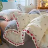 Conjunto Novo de Renda Bordada em Algodão Puro Fresco e Simples de Quatro Peças Nova Cor Jacquard Tecido em Renda Floral Capa de Edredom Lençol de Cama Conjunto de Sacola de Presente~