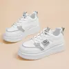 Zapatillas blancas para mujer con diseño de grulla de almohada blanca 2026 primavera nuevas zapatillas transpirables para mujer plantilla coreana versátiles zapatillas deportivas de suela gruesa