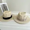 Sombreros Fedora Estilo Caballero Calado Sombrero Jazz para Mujer, Sombrero de Paja Protector Solar de Verano, Sombrero de Paja de Seda Marrón de Tres Partes Estilo Old Money Moderno