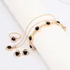 Moda Europea y Americana Nueva Joyería Aretes, Pulsera, Collar y Anillo con Forma de Corazón Hueco con Diamantes de Colores, Conjunto, Vendido Caliente a Través de las Fronteras