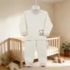 Nuevo Conjunto de Ropa Interior Térmica para Niños de Otoño e Invierno con Botones en el Hombro, Algodón Sin Costuras Dibujos Animados Capa Base para Bebé Ropa de Casa