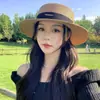 Sombrero de Paja Francés Texturizado Estilo Old Money para Mujer, Fedora de Copa Plana de Verano, Sombrero de Sol para la Playa, Sombrero con Protección Solar con un Toque de Lujo