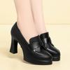 Venta al por mayor del fabricante de zapatos de tacón sencillos para mujer de mediana edad para primavera y otoño, Zapatos de mujer versátiles de corte bajo, Zapatos de cuero ligeros y versátiles con tacón alto para ir al trabajo
