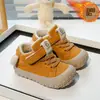 Zapatos de algodón para niños para otoño e invierno, zapatos cálidos para niños con forro polar, suela suave antideslizante, zapatos para bebés, zapatos de algodón de doble capa para niños pequeños al caminar