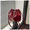Bolsas Populares Deste Ano para Mulheres 2025 Nova Tendência Moda Casual Bolsa de Ombro Design de Nicho Bolsa Transversal para o Dia a Dia Bolsa Saco
