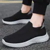 Zapatos para Hombre 2026 Nuevo Estilo Transfronterizo Tejido Volador Casual Zapatos Palomita Ligeros Suela Suave Slip-On Zapatos Deportivos para Correr