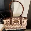 Bolsa Feminina Elegante e Versátil 2025 Nova Inverno Estilosa Bolsa de Ombro para o Dia a Dia Grande Capacidade Bolsa Simples de Ombro
