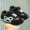 Tênis infantil Forrest Gump 2026 primavera e outono novo estilo tênis casual branco para meninas tênis esportivo para meninos tênis de corrida para bebês com sola macia