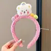 Lindo Set de Tres Piezas de Oso de Terciopelo de Coral: Diademas, Artefacto a Prueba de Humedad para Lavado Facial, Muñequeras Absorbentes, Diademas y Peluche