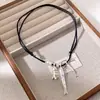 Collar Colgante de Pez Pequeño con un Diseño Único y Versátil, Presentando un Sofisticado y Moderno Gargantilla Cadena para Suéter