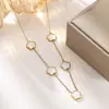 Acero de Titanio Color Dorado de 18K Collar, Pulsera, Pendientes y Anillo de Trébol de Cinco Hojas Lisos, Set de Cuatro Piezas, Joyería de Moda para Mujer