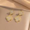 Pendientes de temperamento de moda transfronteriza, pendientes de trébol de la suerte con flor de circonita, pendientes de oso de amor nicho de lujo ligero con nuevo sentido del diseño