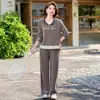 Traje Deportivo de Otoño para Madre 2026 Nuevo Estilo Sudadera con Capucha para Mujer de Mediana Edad Conjunto de Dos Piezas de Moda Otoñal
