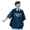 Camiseta Elegante de Manga Curta para Homens, Novo Verão Estilo Hong Kong Ins Marca Tendência Letra Americana Versátil Manga Meia Tendência Solta Top