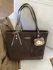 Bolsa Tote de Grande Capacidade Coreana para Mulheres 2025 Nova Bolsa de Ombro para Roupas de Trabalho Diárias Bolsa de Mão Versátil Bolsa de Aula para Estudantes
