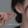 Brincos Pequenos de Tarraxa com Laço Estilo Ballet para Mulheres Design de Nicho Brincos com Toque de Luxo Versátil Exquisite Joia de Orelha com Pino de Prata