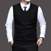 Colete de lã com decote V, malha de outono, cor sólida, camisa base casual para homens de meia-idade, top sem mangas para homens