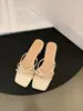 Sandalias de hada estilo francés con tacón grueso para uso en exteriores, nuevo modelo de verano 2025, sandalias plateadas elegantes para combinar con faldas