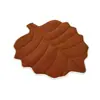 Cama para gato em formato de folha marrom é confortável, respirável, resistente à sujeira, lavável, macia, amigável à pele, não atrai pelos e é resistente a rasgos e mordidas.