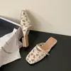 Chinelos de Amarrar com Bico Quadrado para Mulheres, Novo Estilo, Sola Reta, Respiráveis para Uso Externo, de Alta Qualidade, Novo Estilo Chinês, Sola Macia, Casuais e Versáteis