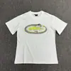Playera Corteiz Serie Alcatraz de Manga Corta con Logotipo de Letras Estampado, Cuello Redondo y Manga Corta