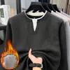 Suéter de punto para hombre de dos piezas falsas con forro polar transfronterizo, cuello en V pequeño, nueva colección otoño/invierno 2026, suéter cálido casual de cuello redondo para hombre