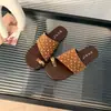 Sandalias elegantes y cómodas para uso casual, perfectas para salidas a la playa, ir de compras y looks de lujo ligero en 2026. Sencillo y práctico para reuniones pequeñas y salidas cotidianas