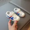 Primeros Zapatos para Caminar de Niños 2025 Verano Nuevo Estilo Niños y Niñas Tenis Casuales Moda Infantil Transpirables Moda Malla Zapatos