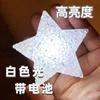 Actuación en escenario sosteniendo una pequeña lámpara de estrella sosteniendo una actuación de baile coro sosteniendo una estrella de cinco puntas luminosa accesorios decorativos