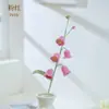 Galhos de flores artificiais de lírio-do-vale acabados para decoração de casa, enfeites de flores artificiais, adereços para fotos, presente para o Dia do Professor para professores
