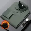 Nuevo T-shirt de invierno para hombre con solapa a rayas talla mediana Verde moda casual para hombre moda de dos piezas falsas top de base venta al por mayor