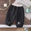 Kids2026 Nuevos Pantalones de Terciopelo Grueso de Otoño e Invierno para Niños Pantalones Largos de Terciopelo de Una Pieza para Niños Ropa de Abrigo para Niños Pequeños y Medianos Pantalones Cálidos Dropshipping