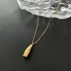 Colar de aço de titânio Golden Love feminino, estilo frio, elegante, corrente de clavícula, design de nicho, simples, combinando com a corrente