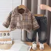 Roupas de Outono e Inverno para Meninos Conjunto de Duas Peças Jaqueta Xadrez Espessa com Plus Veludo Jaqueta Quente Estilosa de Inverno para Bebê Criança Pequena