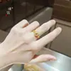 El Mismo Estilo que el Anillo Huevo de Paloma Cruz Diamantado Cepillado Oro Arena de la Tienda de Oro Puzuo para Mujer, Lujo Ligero, Gama Alta, Anillo Versátil