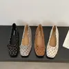 Sapatos de salto baixo estilo francês, bico fino, coleção nova 2026, estampa de bolinhas, sola macia, com laço e salto oculto, estilo Mary Jane, para mulheres
