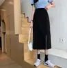 Saia midi versátil estilo coreano em linha A, uma peça de moda feminina de alta qualidade para o início do outono de 2024, com cintura alta, efeito emagrecedor, fenda e caimento justo ao corpo.