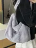 Bolsa esponjosa para mujer, nueva tendencia otoño/invierno 2026, bolso de hombro, bolsa de gran capacidad para el día a día, bolso de mano para el antebrazo