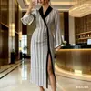 Vestido de Nueva Ola Transfronterizo Temu Amazon con Acabado de Alta Gama, Cuello en V, Adelgazante, Estampado Elegante, Abertura, Estilo Sexy de Verano