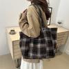 Bolso de mano a cuadros de gran capacidad con contraste de colores, estilo coreano, estilo retro, informal, para mujer, primavera 2025, moderno y de nicho.