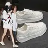 Zapatillas blancas de piel suave estilo estudiante, súper populares, versátiles para mujer, nueva colección otoño 2026, suela gruesa, que aumentan la altura, cómodas, casuales y deportivas