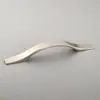 Mango de aleación de aluminio fundido a presión, tirador para puerta de cajón de gabinete, estilo simple de exportación, accesorios de ferretería 16318